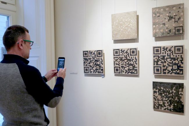 qr code art gallery