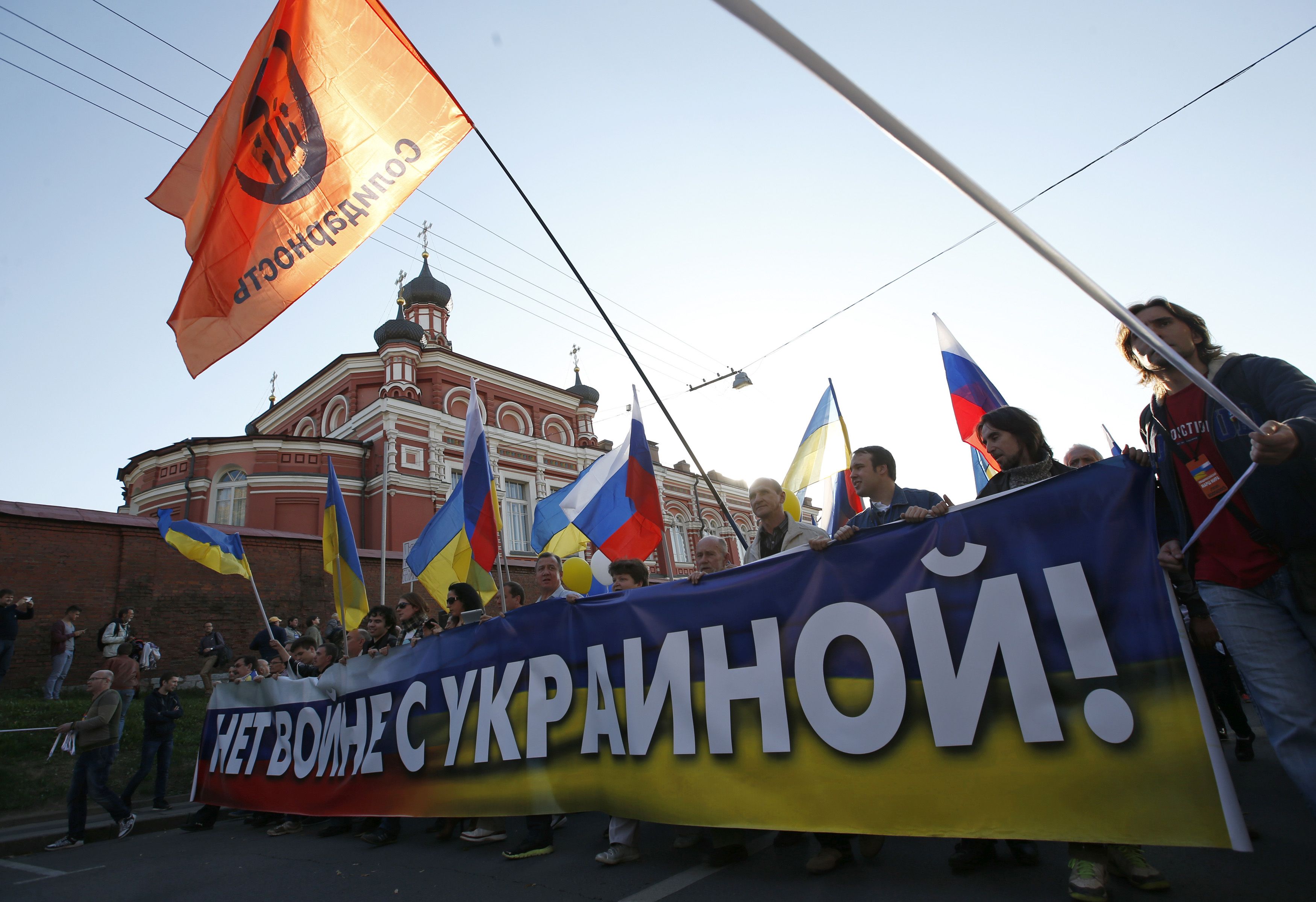 Anti ukrainian. Украинцы в Москве. Украина – это Россия. Русские и украинцы братья.